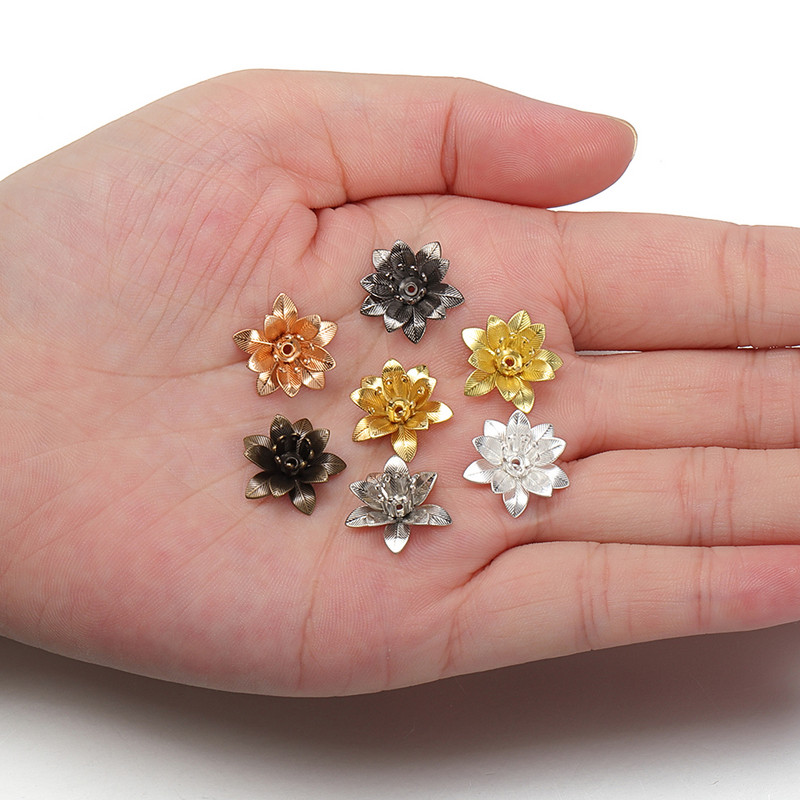 10 tk vasest filigraanist lillepõhjast helme otsa korgi kandik isetehtud ehete tegemiseks Roosakulla hõbedase värvi võlusid Leiud Aksessuaarid