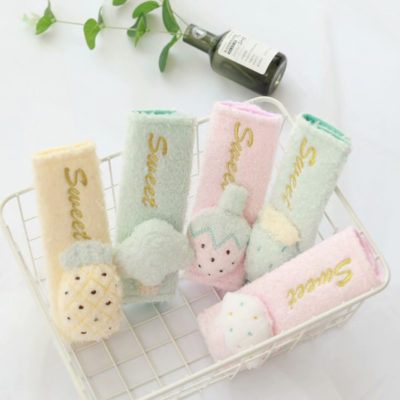 2021 Ins Macaron Colour Light Goddess Girl Heart Strawberry Ananas Cake Cactus Navlaka za sigurnosni pojas Automobil Jastuk za vrat i naslon za glavu
