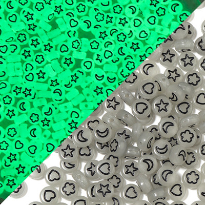 100 vnt / partijos akriliniai šviesūs plokšti karoliukai apvalūs švyti nakties žvaigždės širdelės numerio raidė, skirta apyrankių karolių gamybai