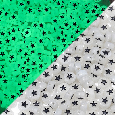 100 vnt / partijos akriliniai šviesūs plokšti karoliukai apvalūs švyti nakties žvaigždės širdelės numerio raidė, skirta apyrankių karolių gamybai