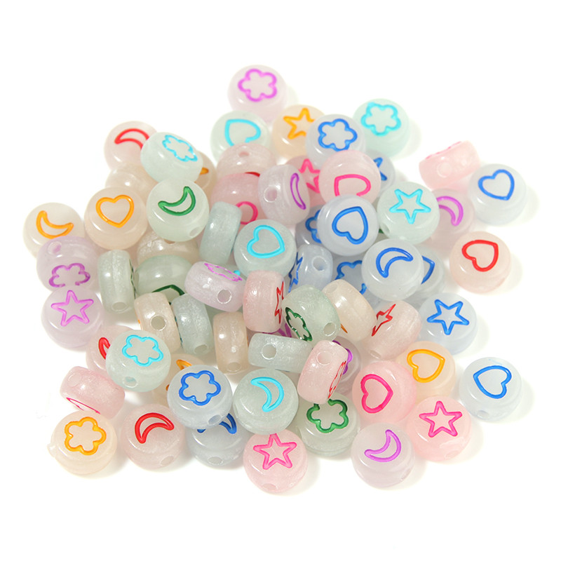 100 vnt / partijos akriliniai šviesūs plokšti karoliukai apvalūs švyti nakties žvaigždės širdelės numerio raidė, skirta apyrankių karolių gamybai