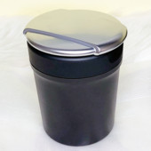 Eredeti krómozott autós hamutartó szemetes érme tároló doboz Audi A4 A6 A5 Q2 Q3 Q5 Q7 A3 A7 8UD857951