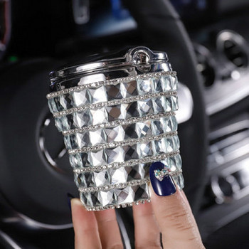 2021 Луксозна LED светлина Автомобилна пура Пепелник Универсален държач за цигарен цилиндър Оформление на автомобила Bling Car Assessoires Интериор за жени