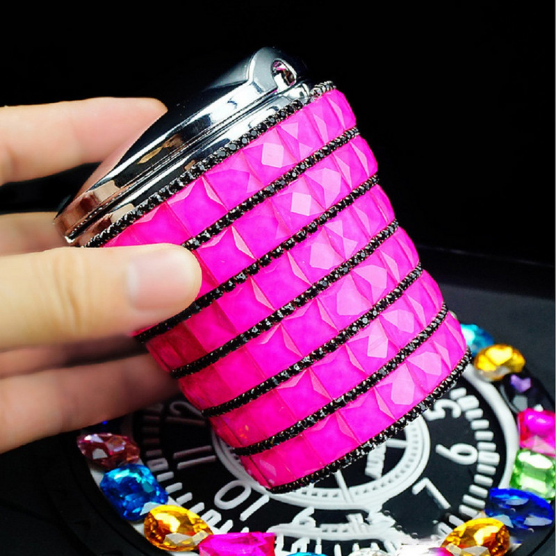 2021-es luxus LED-es fényű autó szivar hamutartó univerzális cigarettahenger tartó autóformázó Bling autófelmérők belső nők számára