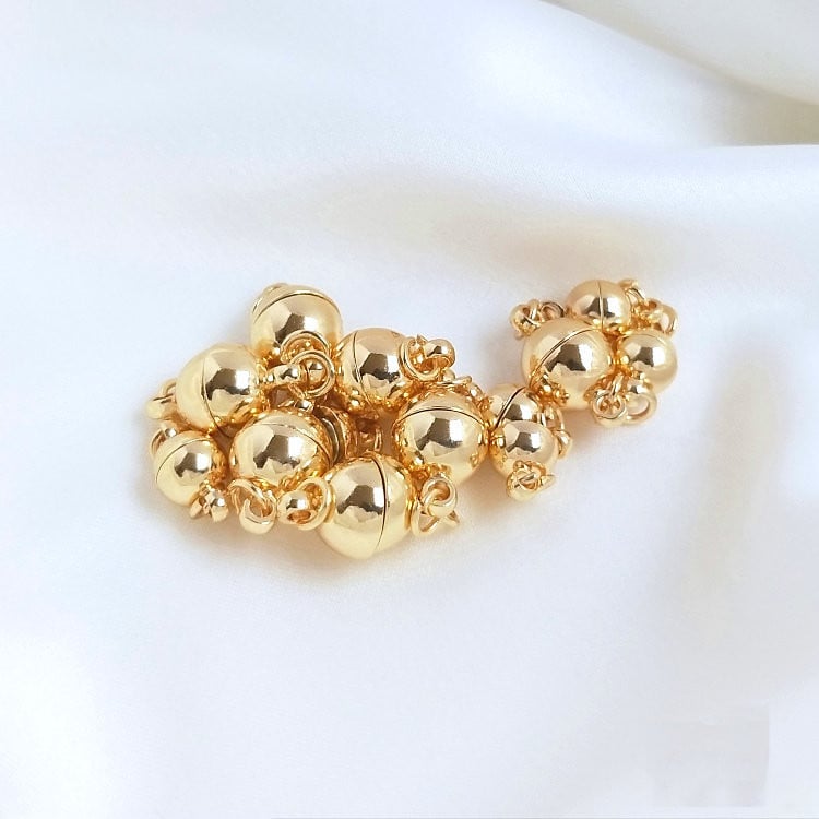 6*11MM 8*14MM 14K arannyal bevont sárgaréz mágneses karkötő-kapcsos gyöngyök Kiváló minőségű barkács ékszerekhez.