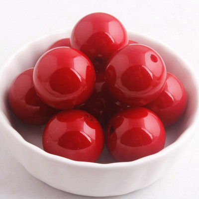 Kwoi Vita ékszerei Színes 20mm-es 6mm-től 28mm-ig terjedő akril kerek gyöngyutánzat gyöngyök a Chunky Beads nyaklánchoz.