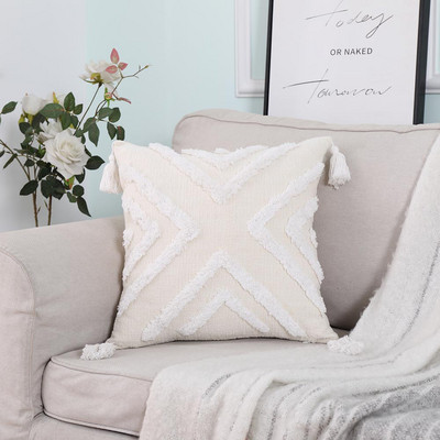 Boho dekoratív geometrikus bojtokkal bojtozott vastag puha krémbézs székpárnahuzat 45x45 cm zsenília texturált párnahuzat
