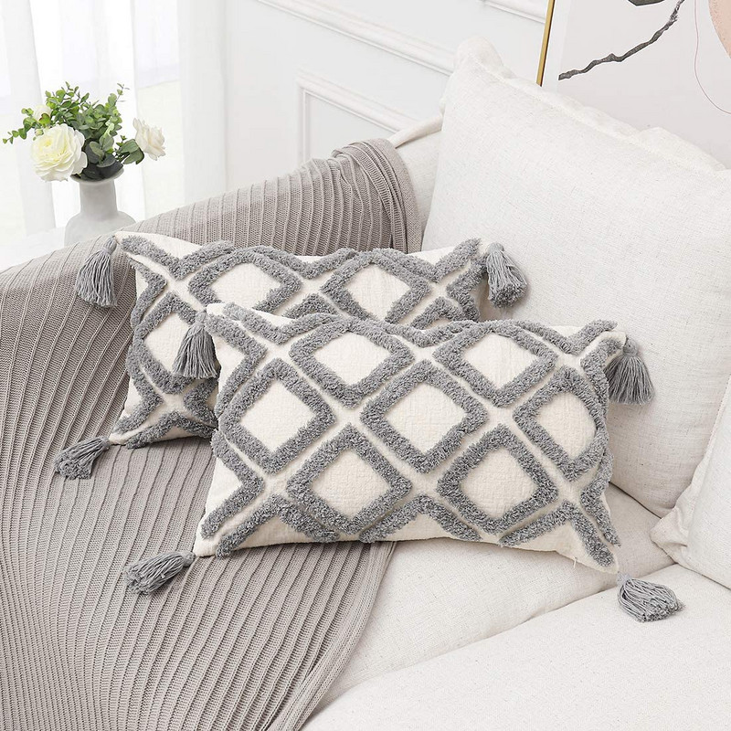Boho dekoratív geometrikus bojtokkal bojtozott vastag puha krémbézs székpárnahuzat 45x45 cm zsenília texturált párnahuzat
