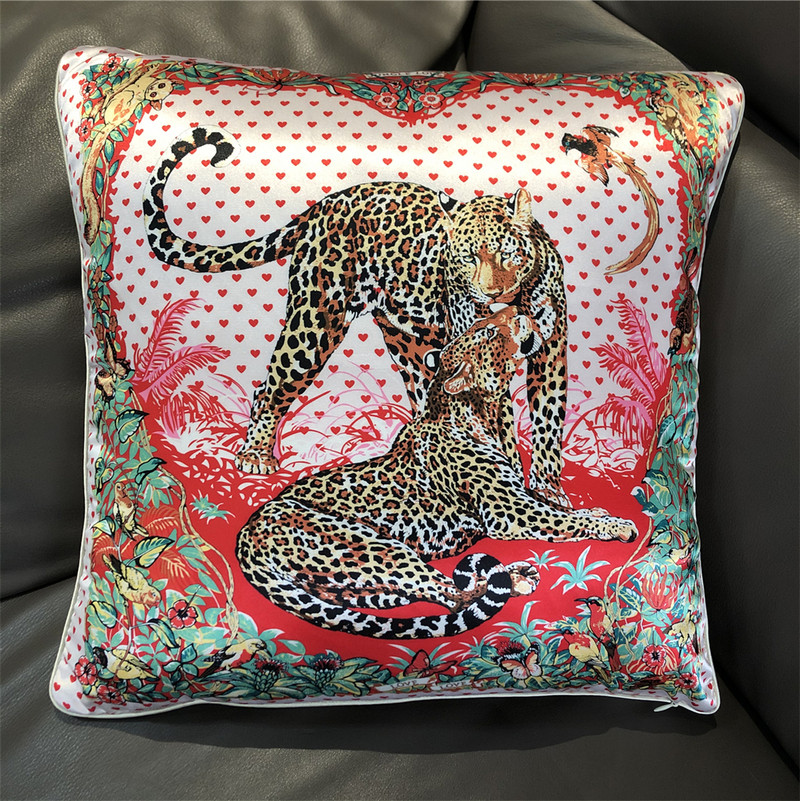 Σχέδιο επωνυμίας Two Leopards Silk Throw Μαξιλάρι μόδας Μαξιλαροθήκη Καναπές Καρέκλα Αυτοκινήτου Κάλυμμα μαξιλαριού οσφυϊκού μαξιλαριού πλάτης Μαξιλάρι πλάτης 2022 Νέο