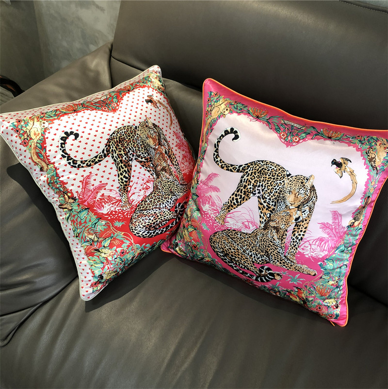 Σχέδιο επωνυμίας Two Leopards Silk Throw Μαξιλάρι μόδας Μαξιλαροθήκη Καναπές Καρέκλα Αυτοκινήτου Κάλυμμα μαξιλαριού οσφυϊκού μαξιλαριού πλάτης Μαξιλάρι πλάτης 2022 Νέο