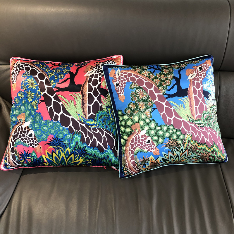Σχέδιο επωνυμίας Three Giraffes Silk Throw Μαξιλάρι μόδας Μαξιλαροθήκη Καναπές Καρέκλα αυτοκινήτου Μαξιλάρι οσφυϊκής κάλυψης Μαξιλάρι πλάτης 2022