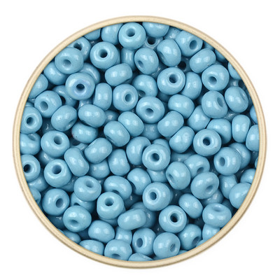 A lakk hatása, amely egyforma 4 mm-es 6/0 varázslatos cseh üvegmaggyöngyök ékszerkészítéshez, barkácsolás, kézzel készített karkötő-kiegészítő