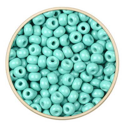 A lakk hatása, amely egyforma 4 mm-es 6/0 varázslatos cseh üvegmaggyöngyök ékszerkészítéshez, barkácsolás, kézzel készített karkötő-kiegészítő