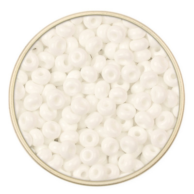 A lakk hatása, amely egyforma 4 mm-es 6/0 varázslatos cseh üvegmaggyöngyök ékszerkészítéshez, barkácsolás, kézzel készített karkötő-kiegészítő