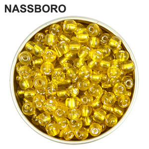 Nagykereskedelmi 4 mm-es gyöngyök/ezüst bélelt/üveggyöngyök cseh/gyöngy- és ékszerkészítés/távtartók/báj/nagy lyuk/ barkácsvarrás