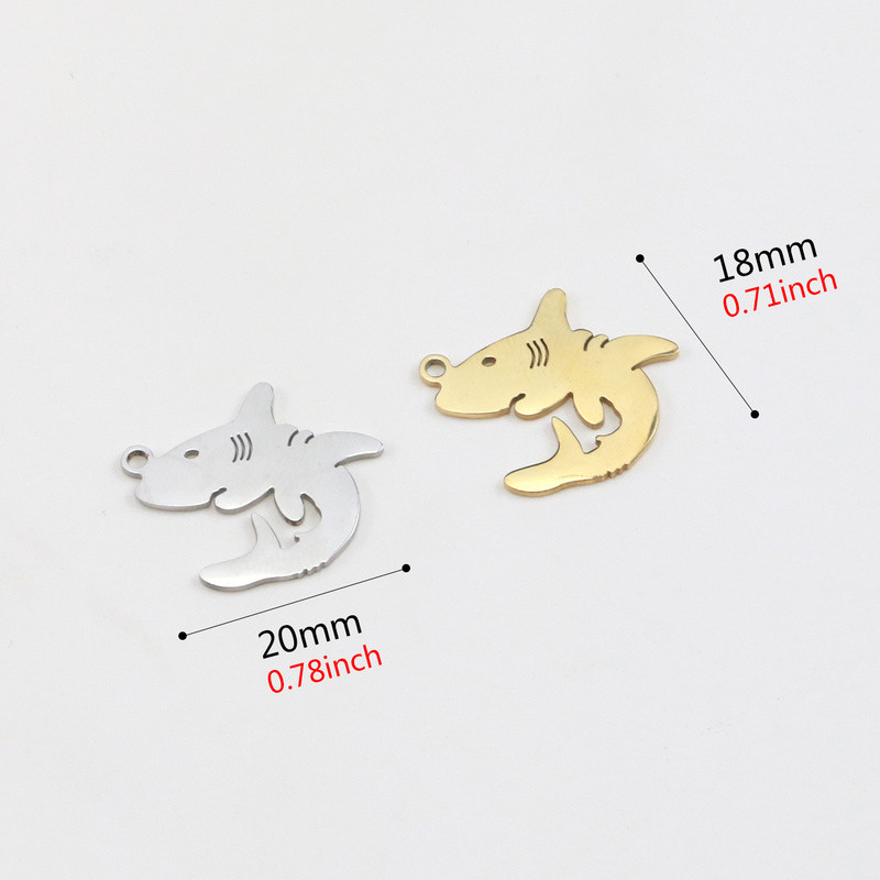 5 vnt ryklio jūros žuvies nerūdijančio plieno žavūs pakabukai papuošalams gaminti auksu padengti ryklio vandenyno gyvūnų pakabukai, žavesio didmeninė prekyba