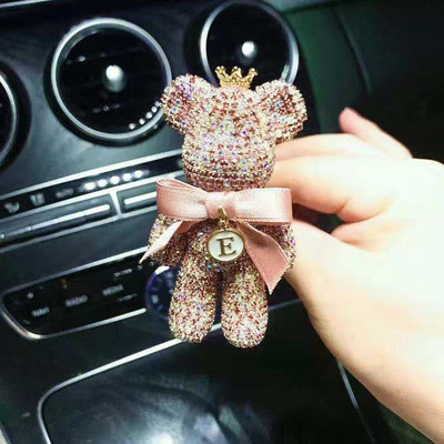 Novi Charm Bear Osvježivač zraka Ukrasi Kreativni kristalni dijamantni ukras Ogrlica Outlet Dodaci za aromaterapiju automobila
