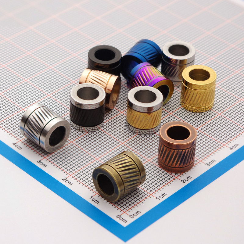 4 komada kvalitetnih svemirskih perli od nehrđajućeg čelika s velikom rupom, 6 mm kožna narukvica, izrada ogrlice, pribor za izradu nakita.