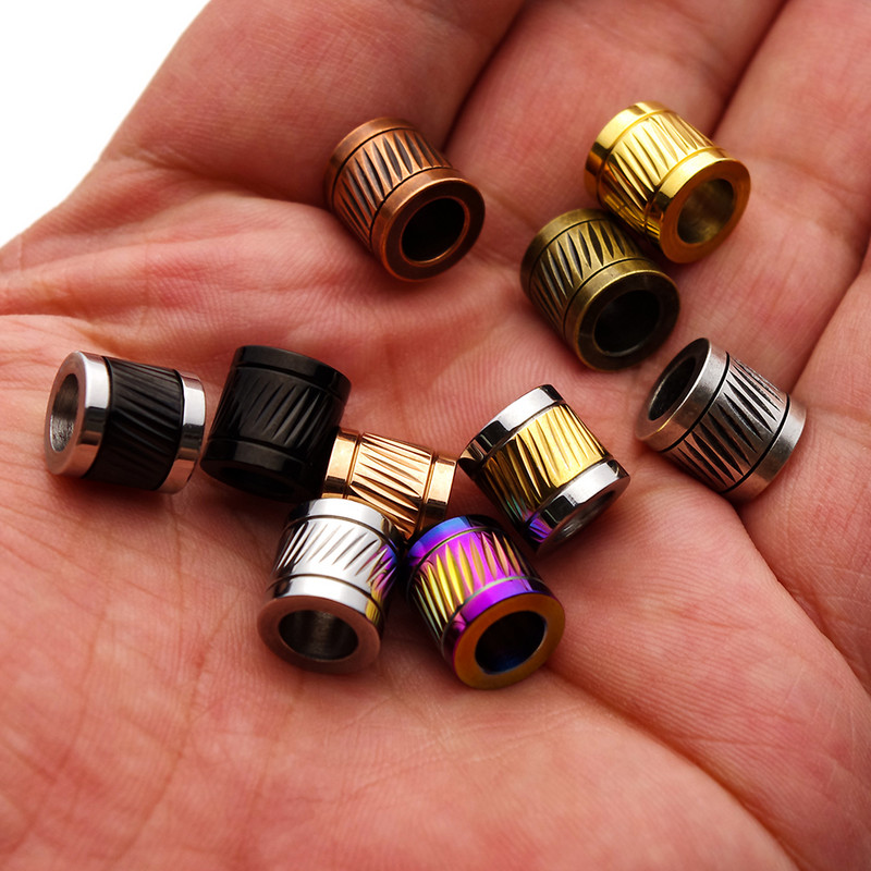 4 komada kvalitetnih svemirskih perli od nehrđajućeg čelika s velikom rupom, 6 mm kožna narukvica, izrada ogrlice, pribor za izradu nakita.