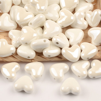 15 mm-es többszínű szív alakú kerámia gyöngyök porcelán négyzet alakú keresztlyukú gyöngyök ékszerkészítéshez karkötő nyaklánc varázslatok 2 mm-es lyuk