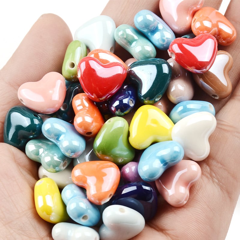 15 mm-es többszínű szív alakú kerámia gyöngyök porcelán négyzet alakú keresztlyukú gyöngyök ékszerkészítéshez karkötő nyaklánc varázslatok 2 mm-es lyuk