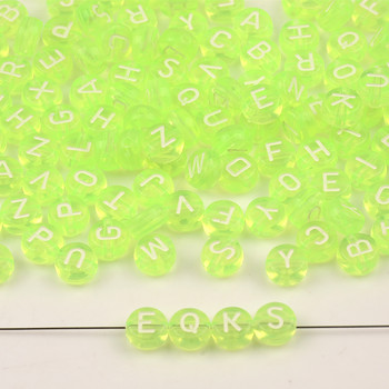 7 мм флуоресцентно зелени акрилни мъниста със смесени букви Плоски кръгли дистанционни азбучни мъниста за изработка на бижута Ръчно изработена гривна направи си сам