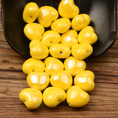 Új 15x17 mm-es karkötő tartozékok 3D szív kerámia gyöngyök fülbevaló nyaklánc kiegészítők gyöngyök barkács ékszerekhez.