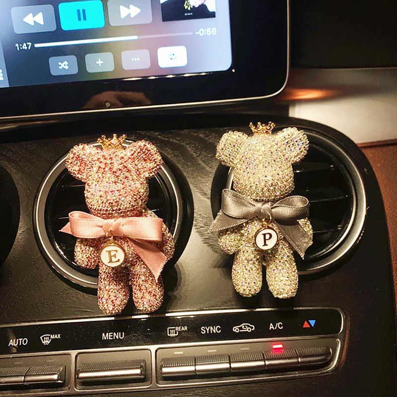 Novi Charm Bear Osvježivač zraka Ukrasi Kreativni kristalni dijamantni ukras Ogrlica Outlet Dodaci za aromaterapiju automobila