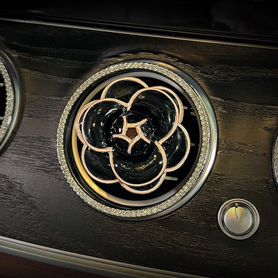 Slatka crtana djevojka plesačica Otvor za zrak Aromaterapijske kopče Osvježivač zraka za automobil Čvrsti raspršivač parfema Flower Decro Dodaci za automobil