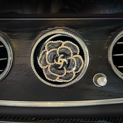 Slatka crtana djevojka plesačica Otvor za zrak Aromaterapijske kopče Osvježivač zraka za automobil Čvrsti raspršivač parfema Flower Decro Dodaci za automobil