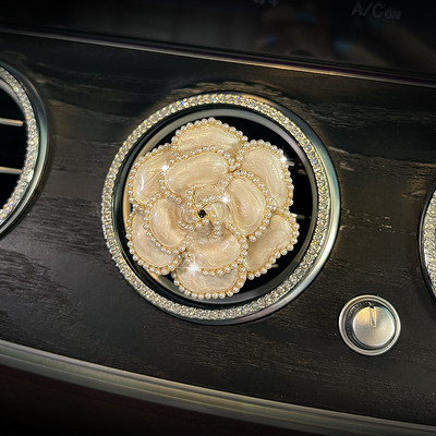 Slatka crtana djevojka plesačica Otvor za zrak Aromaterapijske kopče Osvježivač zraka za automobil Čvrsti raspršivač parfema Flower Decro Dodaci za automobil