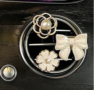 1 set Creative Diamond Flower Air Outlet Aromatherapy Clip Osvježivač zraka za automobil Čvrsti difuzor parfema Bow Decro Clips Dodaci