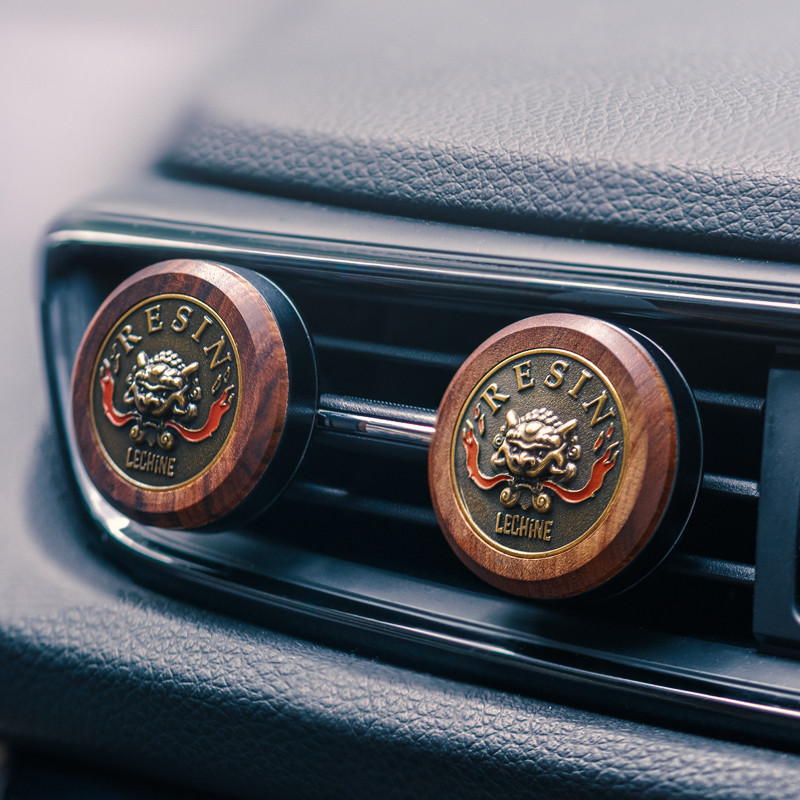 Luksuzni drveni difuzor mirisa za automobil Dizajn životinjskog uzorka Miris za automobil Divlje zvijeri Aroma za automobil Pomirišite dodatke za automobil