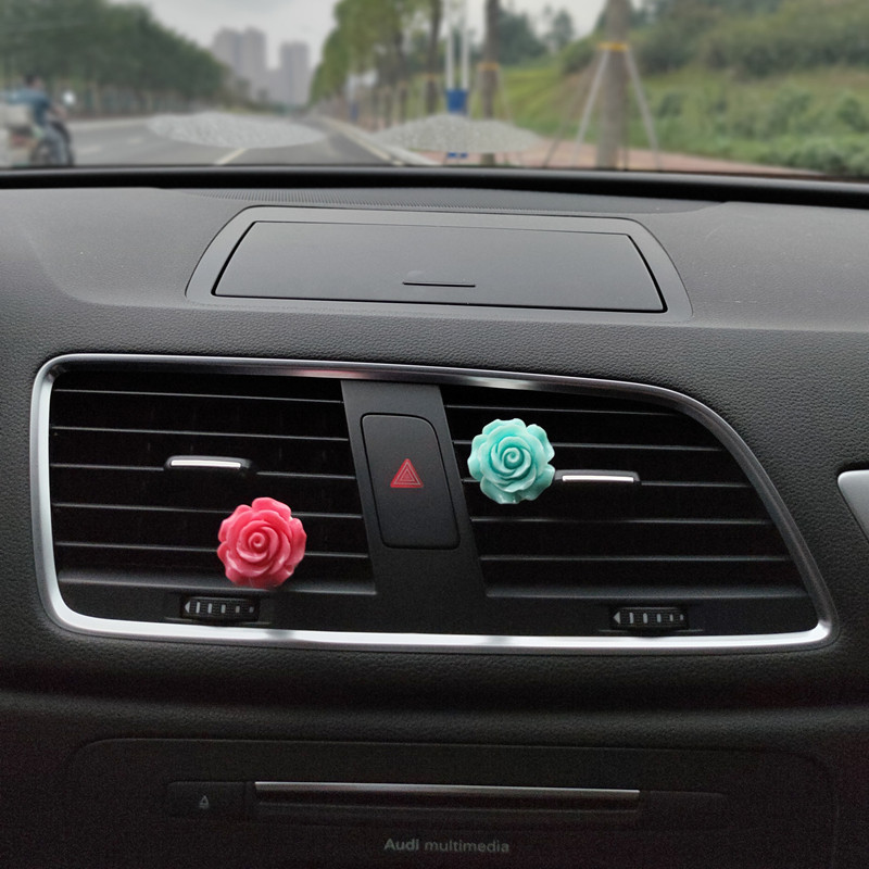 2 vnt. gražių spalvų plastikinių gėlių formų moteriški automobilių kvepalai Gražūs spalvingi rožiniai automobilio oro gaiviklis Kvepalų segtukas