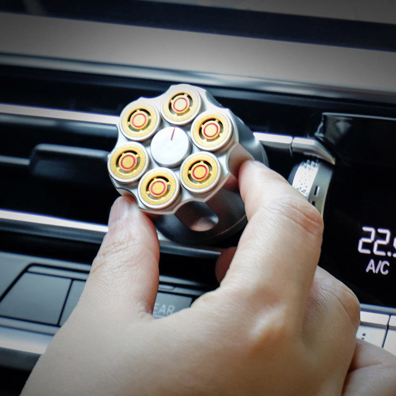 Creative Alloy Revolver autós légfrissítő autós levegőkimeneti illatkapocs Hat féle parfüm autó belső dekorációs kiegészítők