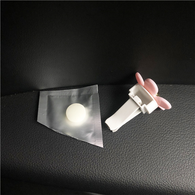 2 komada ljupkih ukrasa za parfeme za automobile u obliku cvijeta Pink i bijeli cvjetovi stezaljka osvježivač zraka za automobil aroma parfemi za automobile