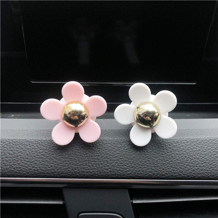 2 komada ljupkih ukrasa za parfeme za automobile u obliku cvijeta Pink i bijeli cvjetovi stezaljka osvježivač zraka za automobil aroma parfemi za automobile