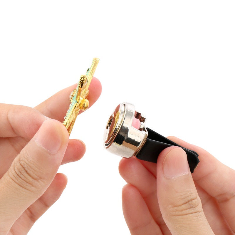 Punjivi osvježivač zraka za automobil Miris Parfem Difuzor Stezaljka Automatski otvor Medaljon za eterično ulje Dodaci za interijer NZ969