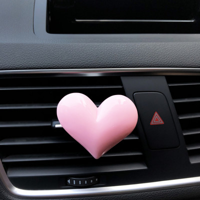 Peen punane südamega autoparfüüm Armas värviline plastikust südamega auto õhuvärskendaja Dekoratiivne parfüümiklamber