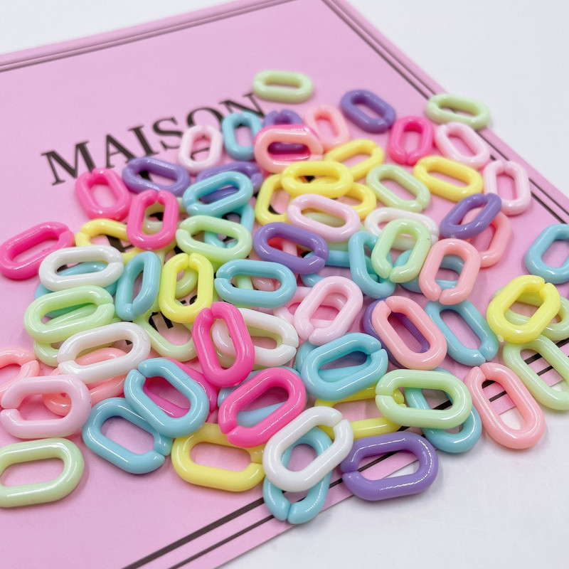 100 vnt / siunta 14,5 * 9 mm 18 * 12 mm spalvinga plastikinė atviros grandies grandinės U formos atvira šokinėjimo žiedo jungtis, skirta „pasidaryk pats“ papuošalams rasti