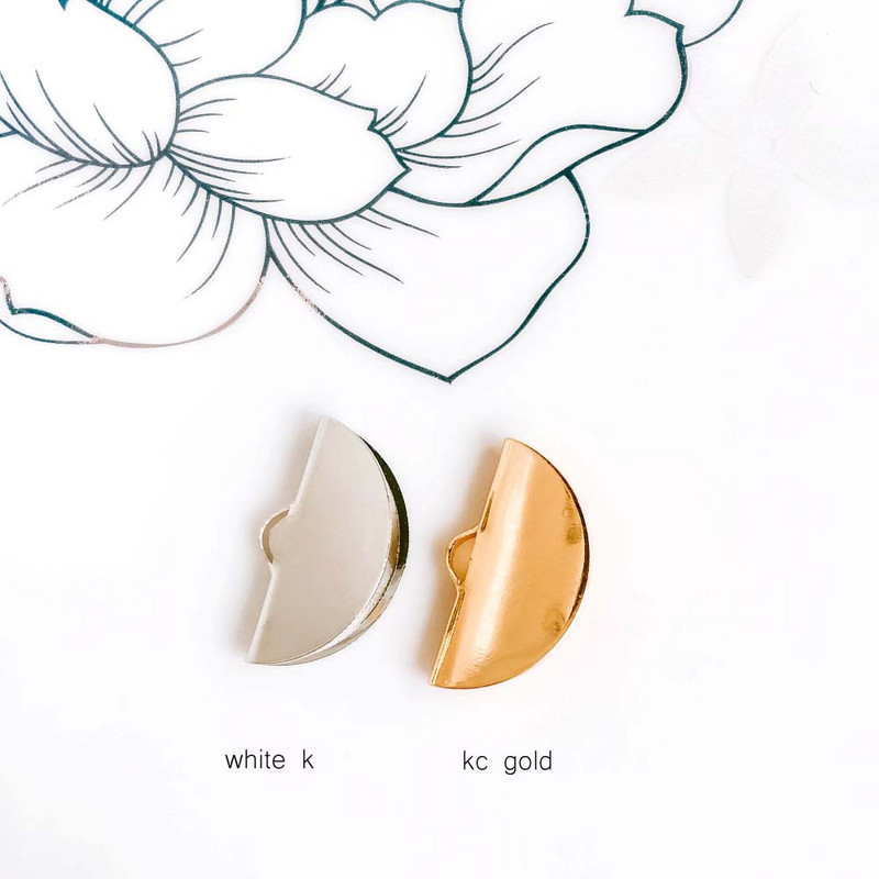 10 komada metalnih naboranih završnih čepova za ravnu kožnu užad Bijela K zlatna boja završnih pričvršćivača Konektori Kopče Materijal za nakit