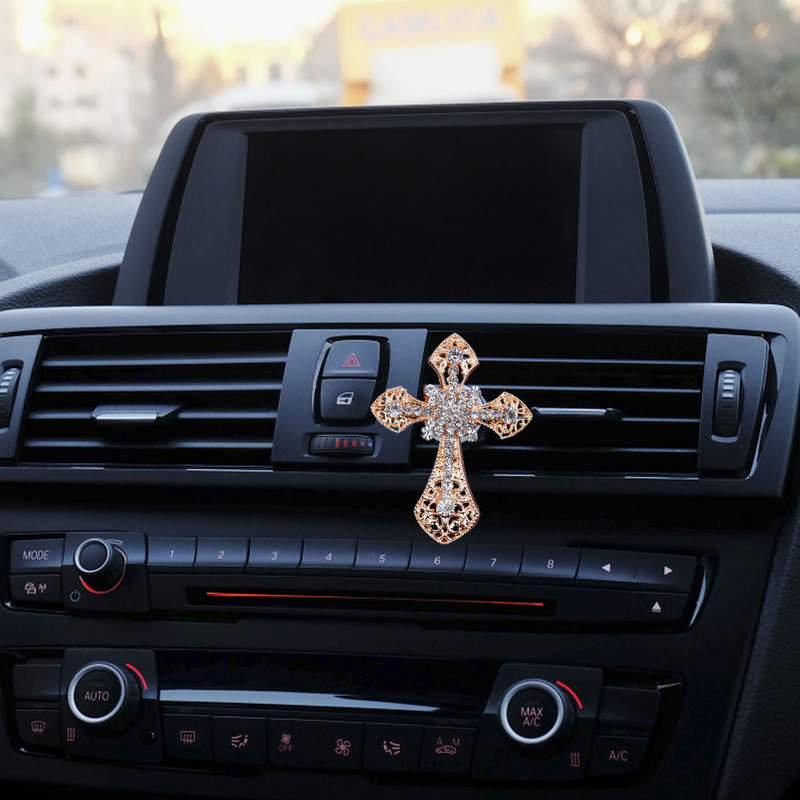 Auto õhuvärskendajad õhutusklambrid Cross Car parfüümi klambri õhu väljalaskeava värskendaja parfüümi klamber Auto õhuventilaatori klambri amulett Bling Car
