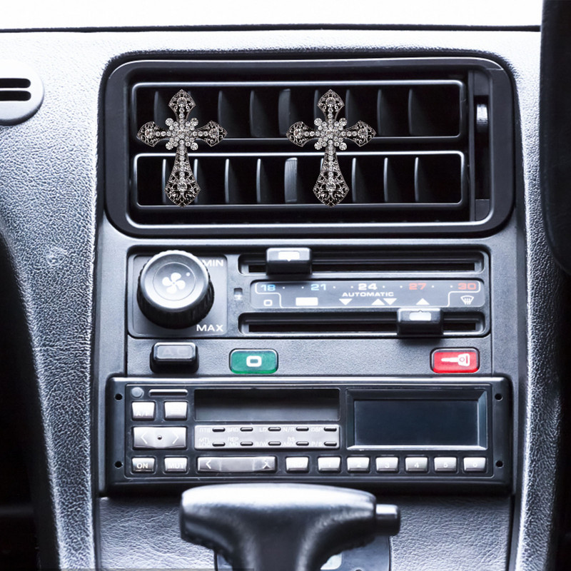Auto õhuvärskendajad õhutusklambrid Cross Car parfüümi klambri õhu väljalaskeava värskendaja parfüümi klamber Auto õhuventilaatori klambri amulett Bling Car