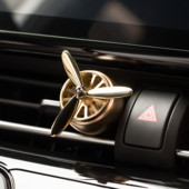 Autós légfrissítő Auto Creative Mini Repülőgép Styling Aromaterápiás Pilot forgó propeller kimeneti illat íz