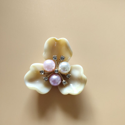 10 KOM 36x39mm Metalna legura Akril Imitacija bisernog cvijeća za broš Odjeća Pokrivala Dodaci Izrada nakita DIY