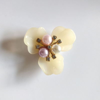 10 KOM 36x39mm Metalna legura Akril Imitacija bisernog cvijeća za broš Odjeća Pokrivala Dodaci Izrada nakita DIY