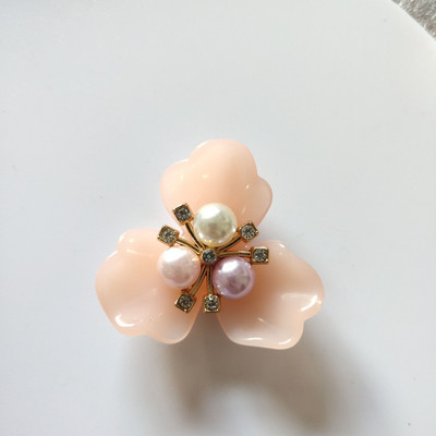 10 KOM 36x39mm Metalna legura Akril Imitacija bisernog cvijeća za broš Odjeća Pokrivala Dodaci Izrada nakita DIY