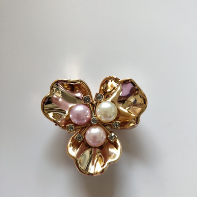 10 KOM 36x39mm Metalna legura Akril Imitacija bisernog cvijeća za broš Odjeća Pokrivala Dodaci Izrada nakita DIY