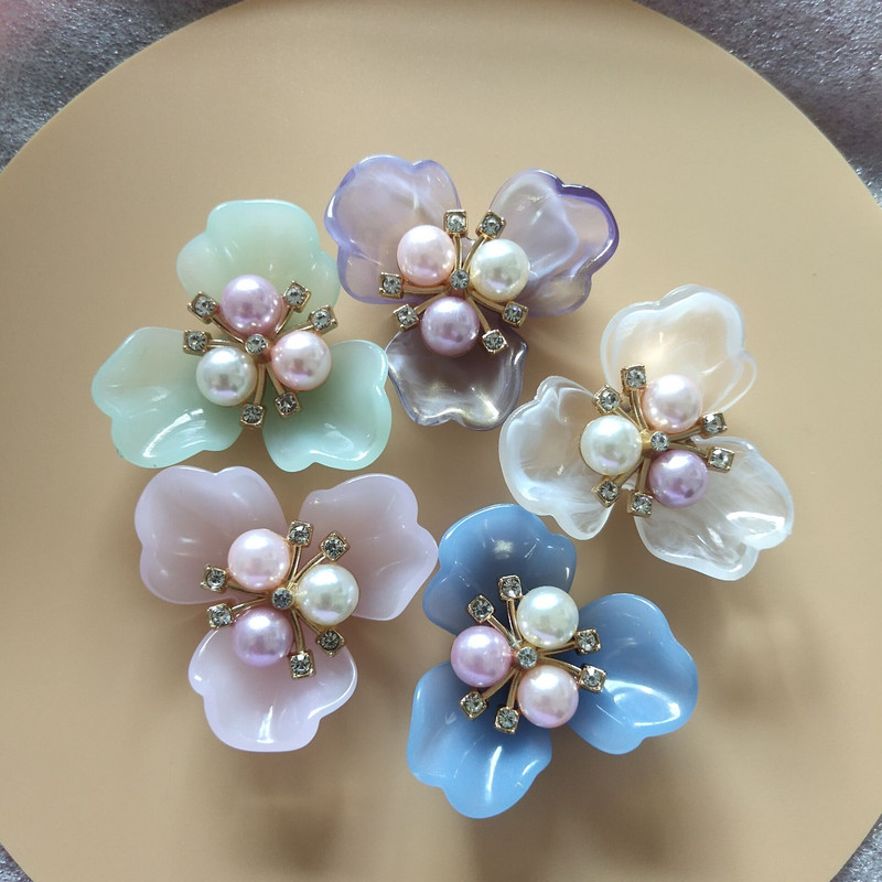 10 KOM 36x39mm Metalna legura Akril Imitacija bisernog cvijeća za broš Odjeća Pokrivala Dodaci Izrada nakita DIY