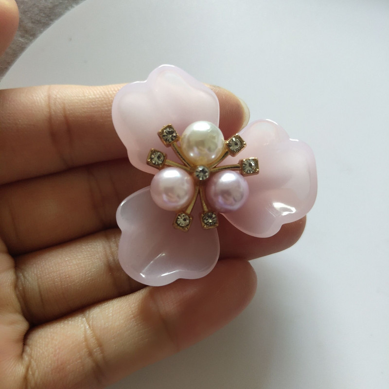 10 KOM 36x39mm Metalna legura Akril Imitacija bisernog cvijeća za broš Odjeća Pokrivala Dodaci Izrada nakita DIY